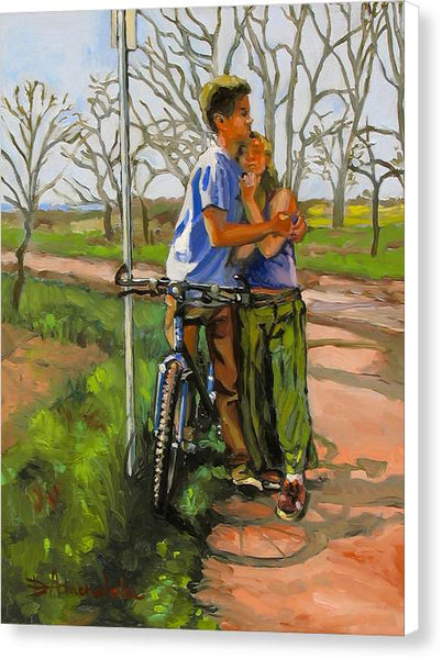 Lovers leaning against a bicycle - Canvas Print