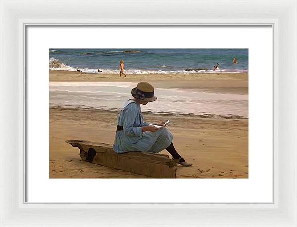 Reading a letter on the beach - Framed Print