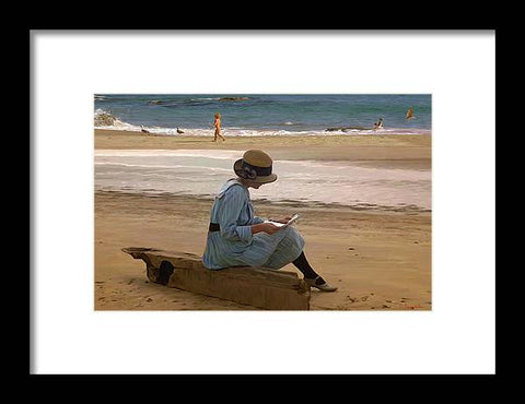 Reading a letter on the beach - Framed Print